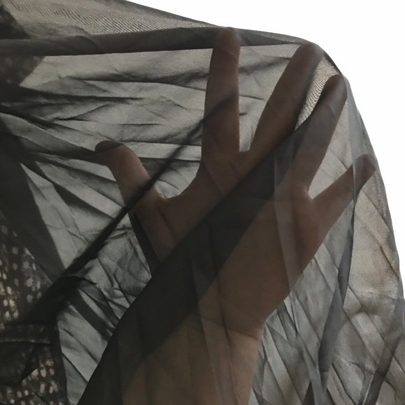 Black/cream short sleeve sheer back Bellatrix top - Picture 5 of 6